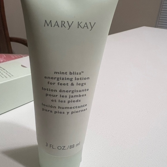 New Mary Kay Mint Bliss Energizing Lotion for Feet and Legs - 3fl. oz (D3) - Picture 4 of 4